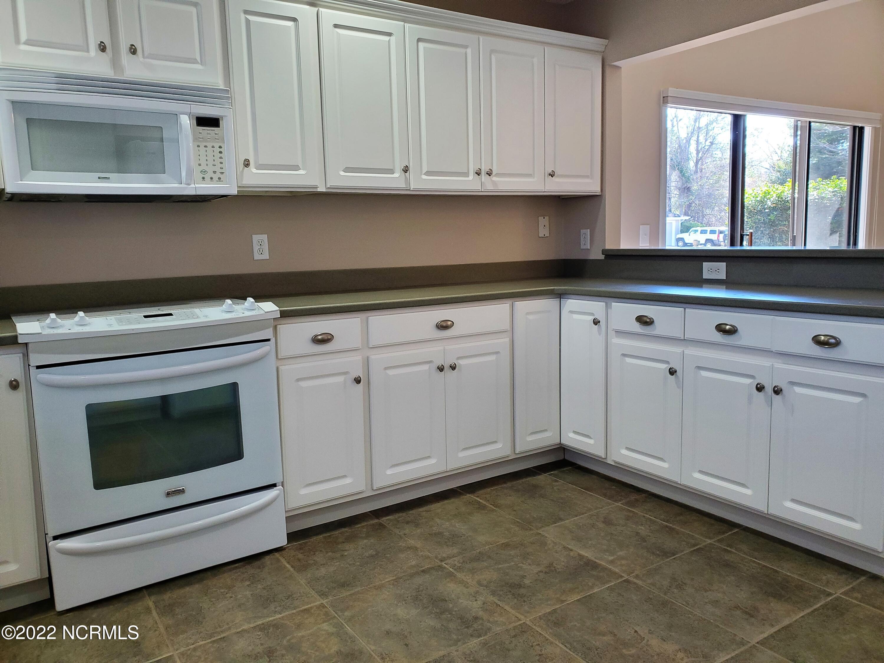 7212 Trailmark Road Wilmington, NC 28405 - Photo 9 of 24 Kitchen 2 (4)