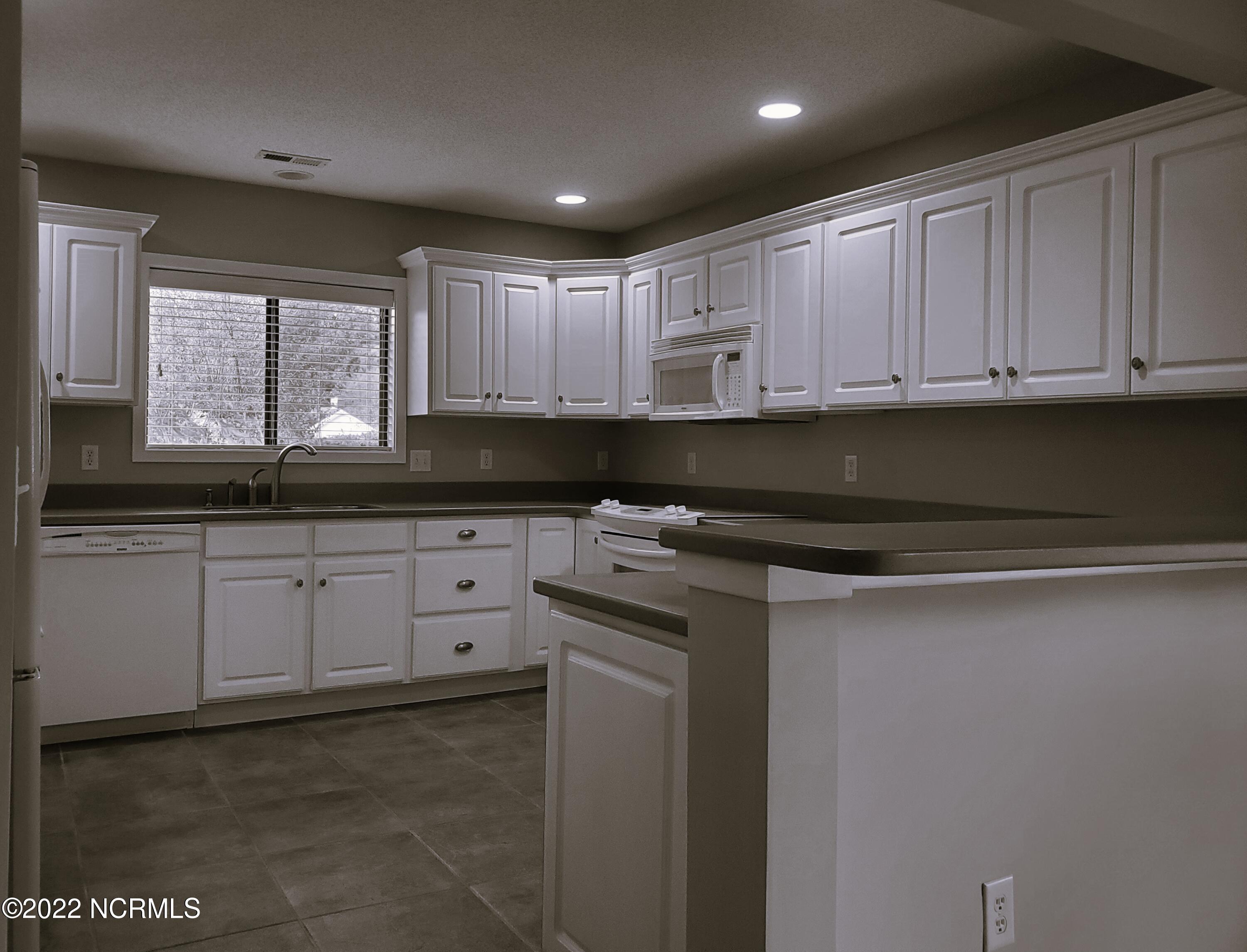 7212 Trailmark Road Wilmington, NC 28405 - Photo 10 of 24 Kitchen
