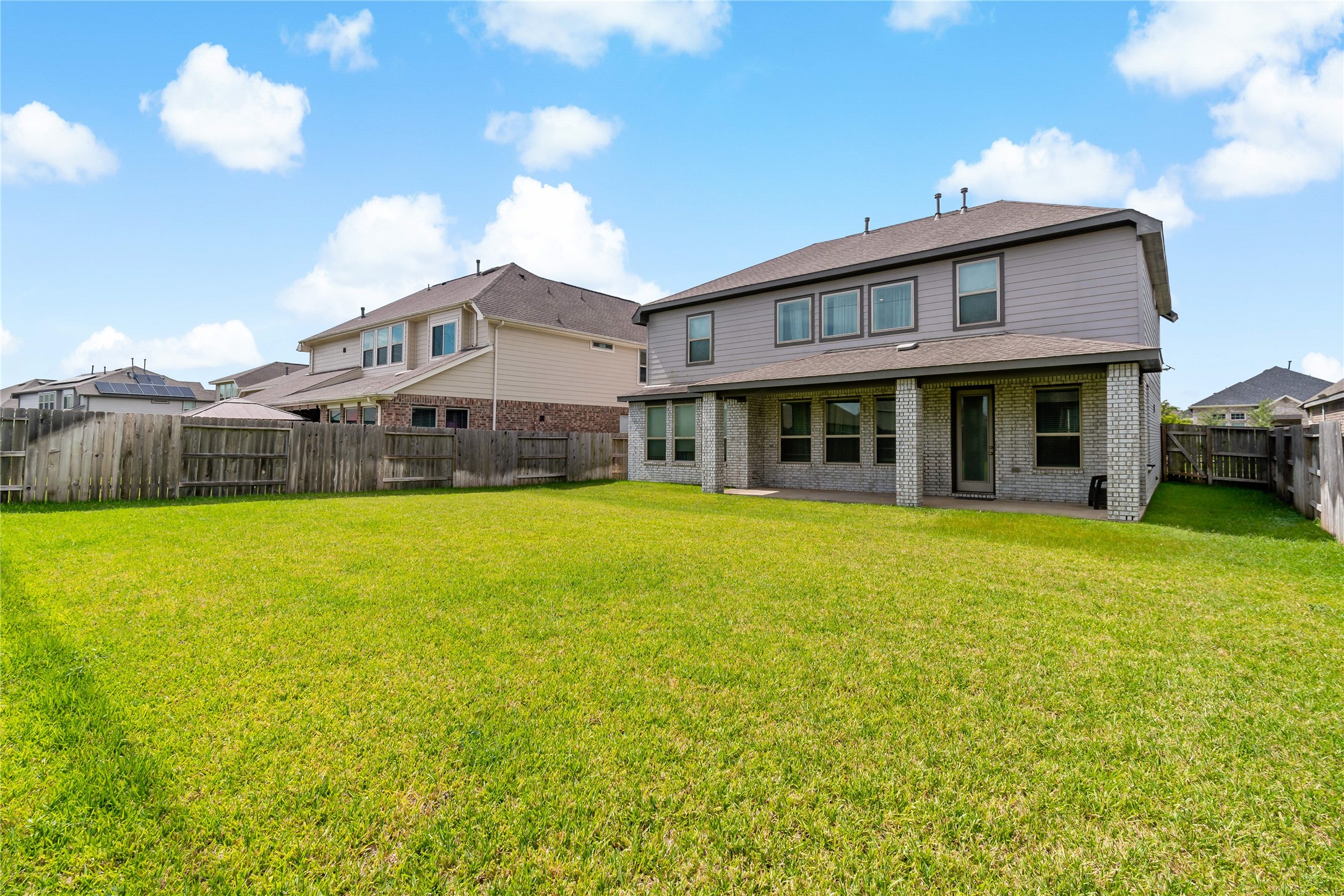 14010 Hartford Heights Way Rosharon, TX 77583 - Photo 30 of 30 a front view of a house with a garden