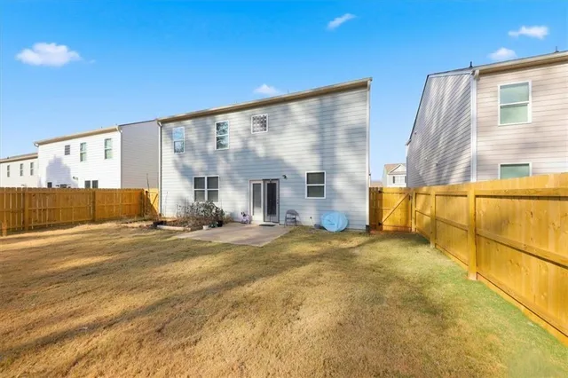 a picture of a wall with a white wall