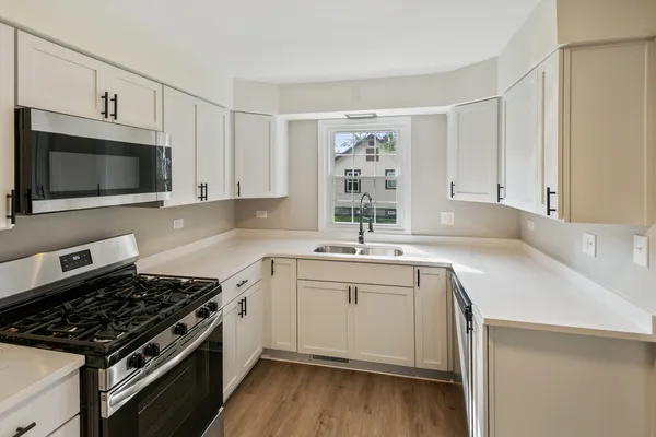 $230,700 | 428 East 156th Place, South Holland, IL 60473