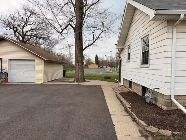 $230,700 | 428 East 156th Place, South Holland, IL 60473