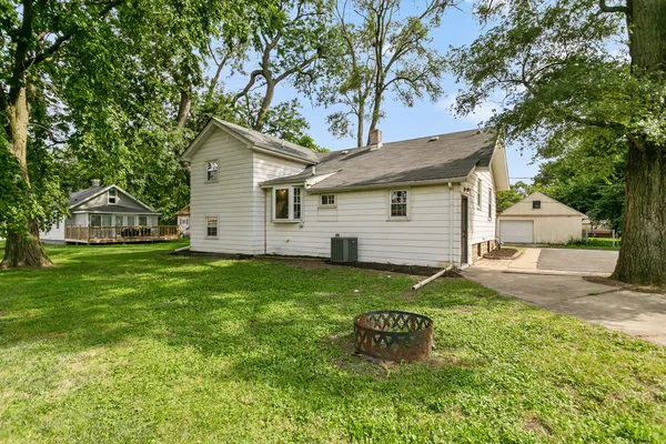 $230,700 | 428 East 156th Place, South Holland, IL 60473