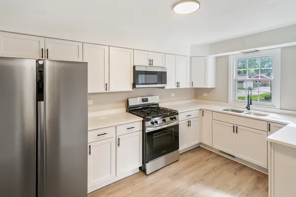$230,700 | 428 East 156th Place, South Holland, IL 60473