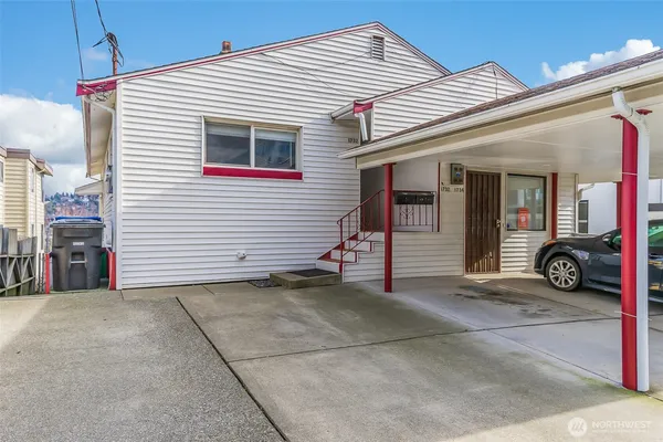 $3,200 | 1732 Dexter Avenue North, Seattle, WA 98109