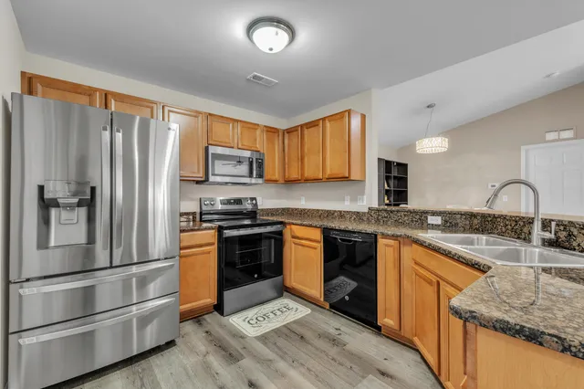 $284,900 | 16038 Morningside, Northville, MI 48168