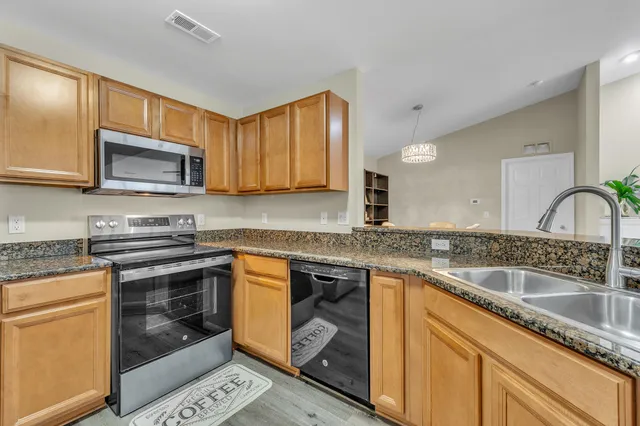 $284,900 | 16038 Morningside, Northville, MI 48168