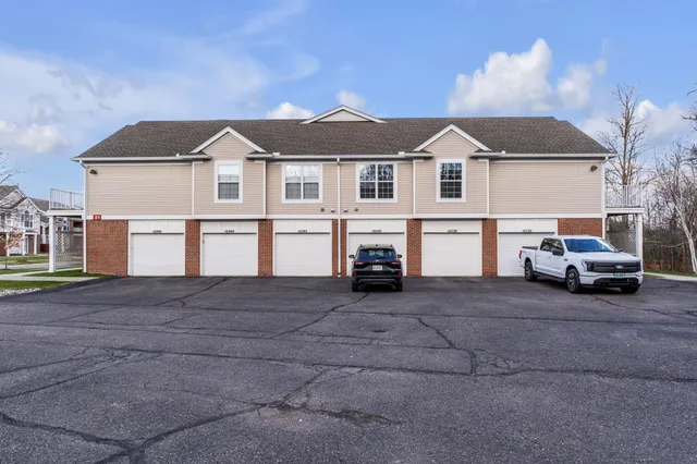 $284,900 | 16038 Morningside, Northville, MI 48168