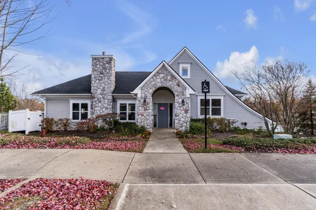 $284,900 | 16038 Morningside, Northville, MI 48168