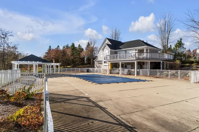 $284,900 | 16038 Morningside, Northville, MI 48168