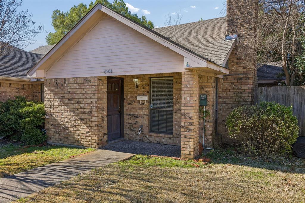 6504 Chicory Court, Unit R Dallas, TX 75214 - Photo 4 of 23 Front Porch