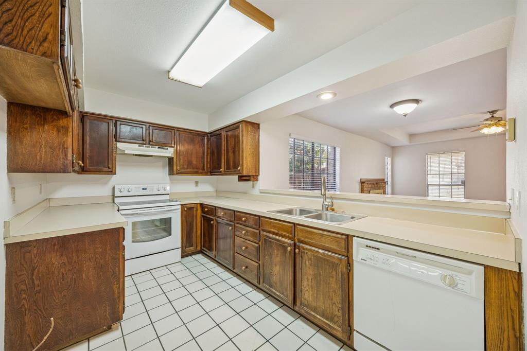 6504 Chicory Court, Unit R Dallas, TX 75214 - Photo 10 of 23