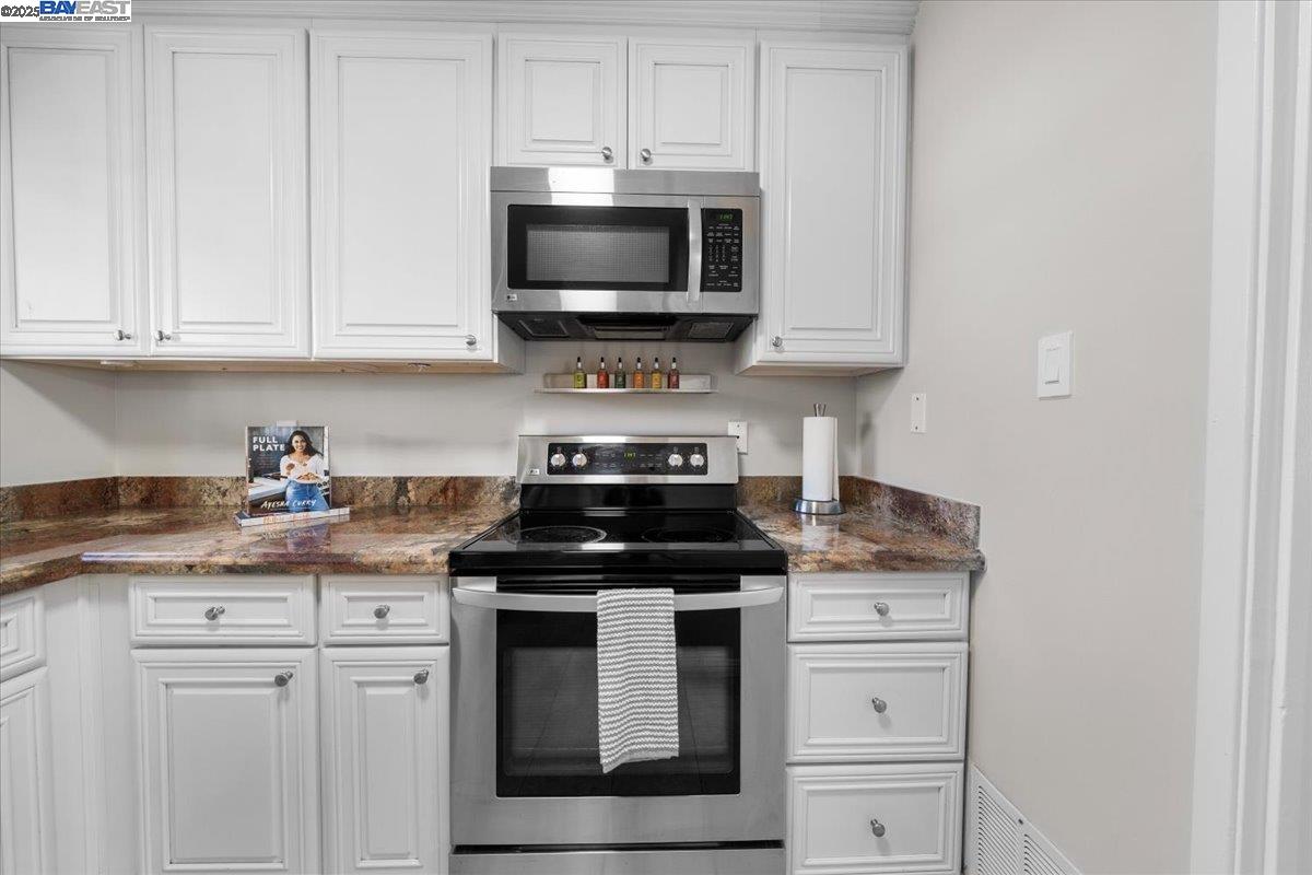 427 Chalda Way Moraga, CA 94556 - Photo 7 of 31 Indulge in luxury cooking with a beautifully updated kitchen.