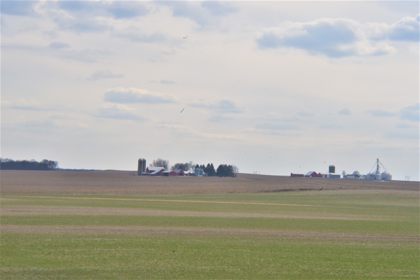 13801 Lister Road Morrison, IL 61270 - Photo 27 of 30 a view of a city and an ocean