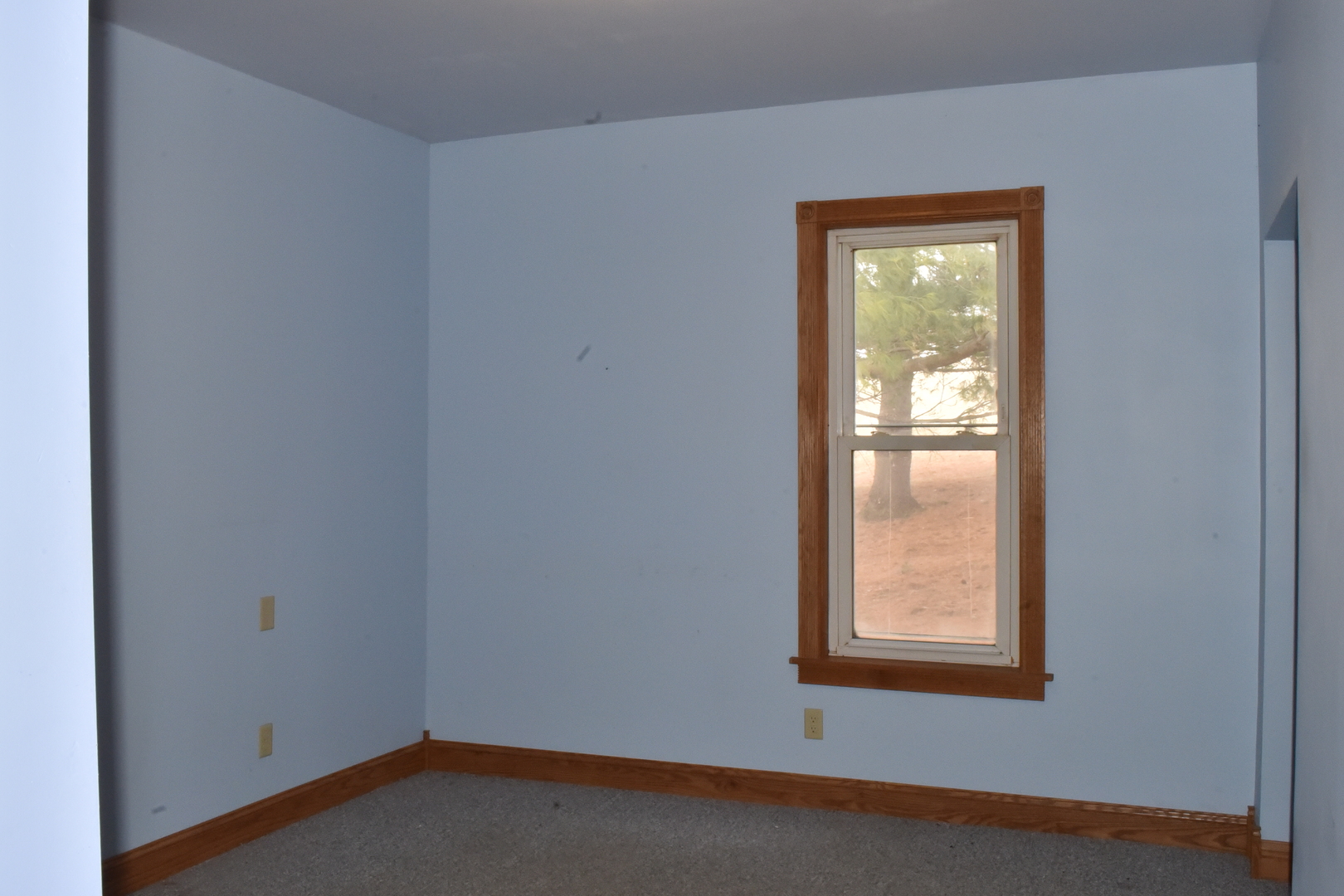 13801 Lister Road Morrison, IL 61270 - Photo 10 of 30 an empty room with a window