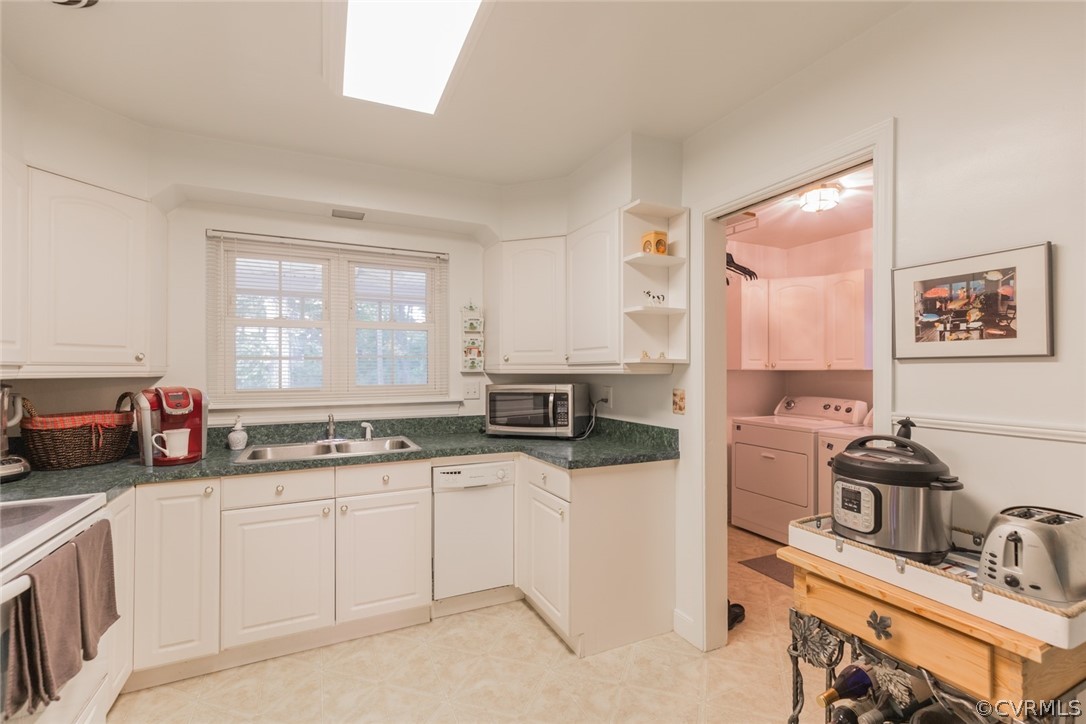 7404 Biscayne Road Henrico, VA 23294 - Photo 7 of 22 The pretty kitchen has a great layout!