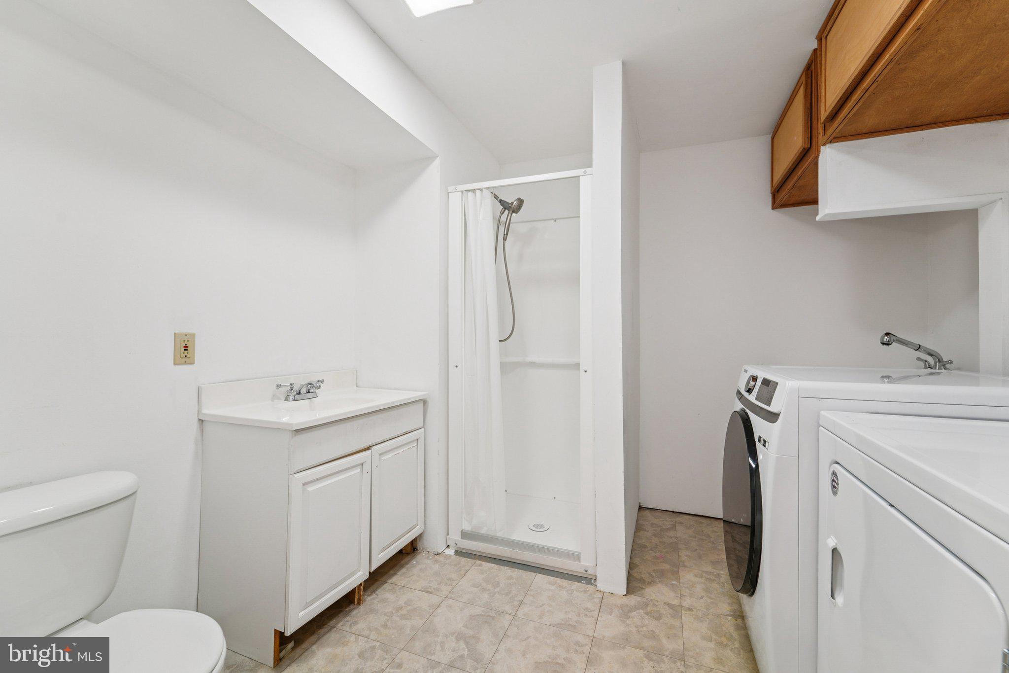 216 Bookham Lane Gaithersburg, MD 20877 - Photo 36 of 49 a bathroom with a sink toilet and shower