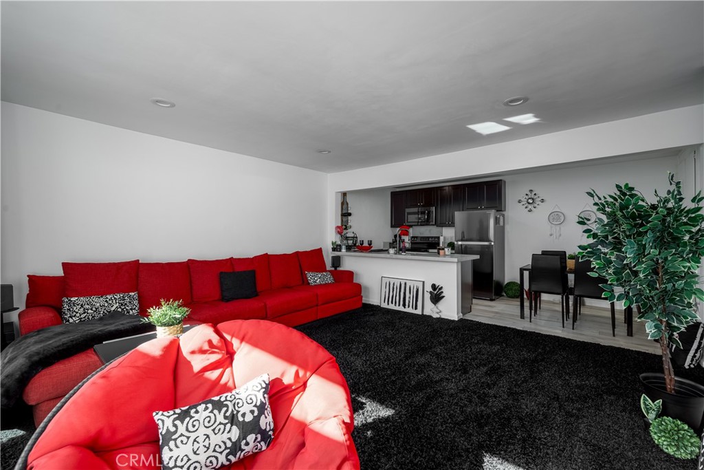 3088 Panorama Road, Unit D Riverside, CA 92506 - Photo 5 of 13 Living Room