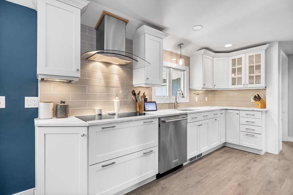 14 North Cove Road Sterling, MA 01564 - Photo 3 of 27 Gallery Image 3