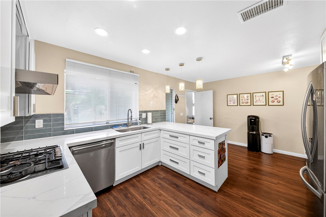 820 Vía Zapata Riverside, CA 92507 - Photo 13 of 37