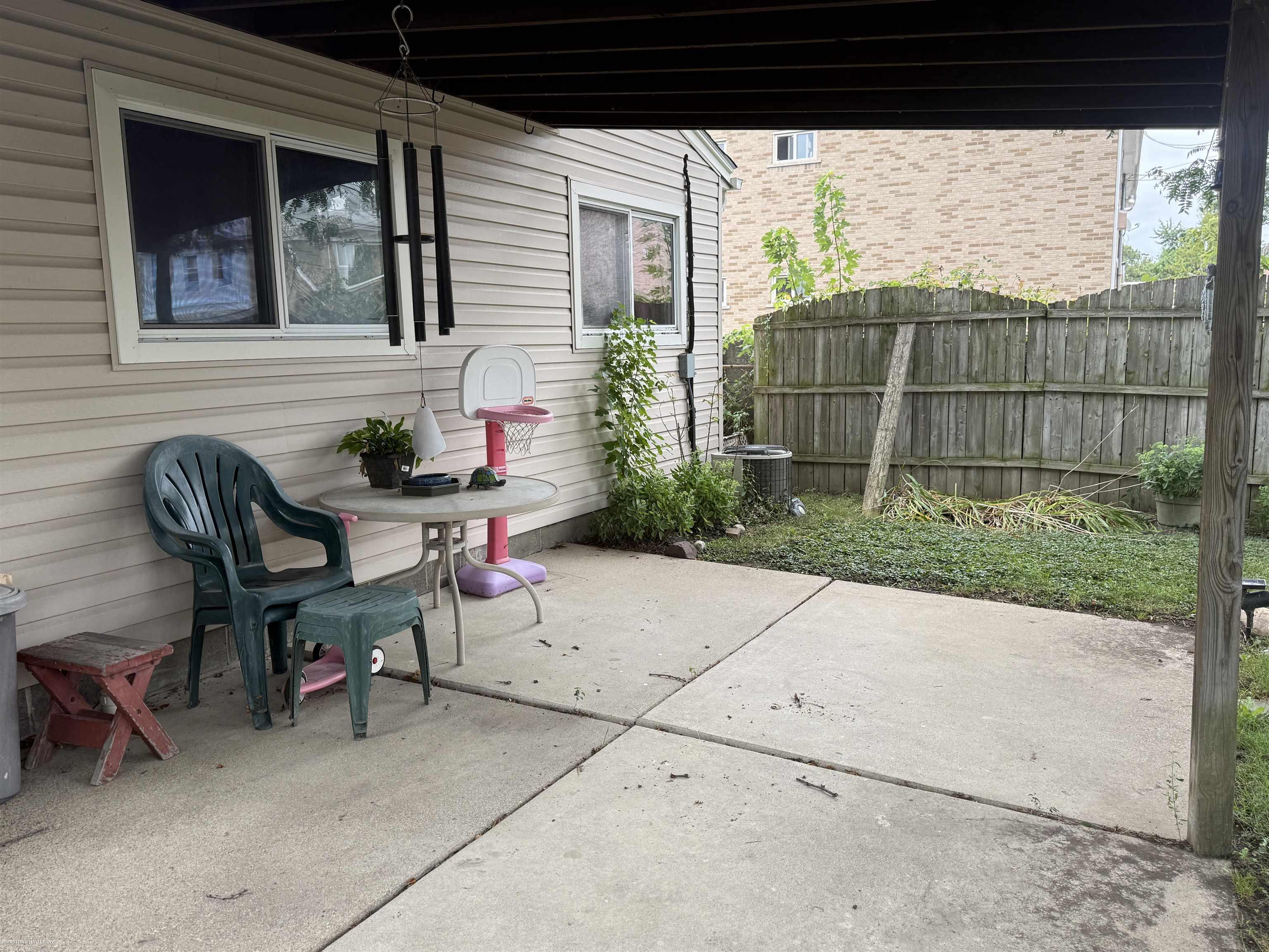 14584 Stephens Road Warren, MI 48089 - Photo 25 of 28 50186078-a42889f3-c458-4669-9a36-8c672f482407.JPG