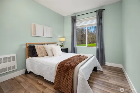 $649,995 | 566 241st Lane Southeast, Sammamish, WA 98074