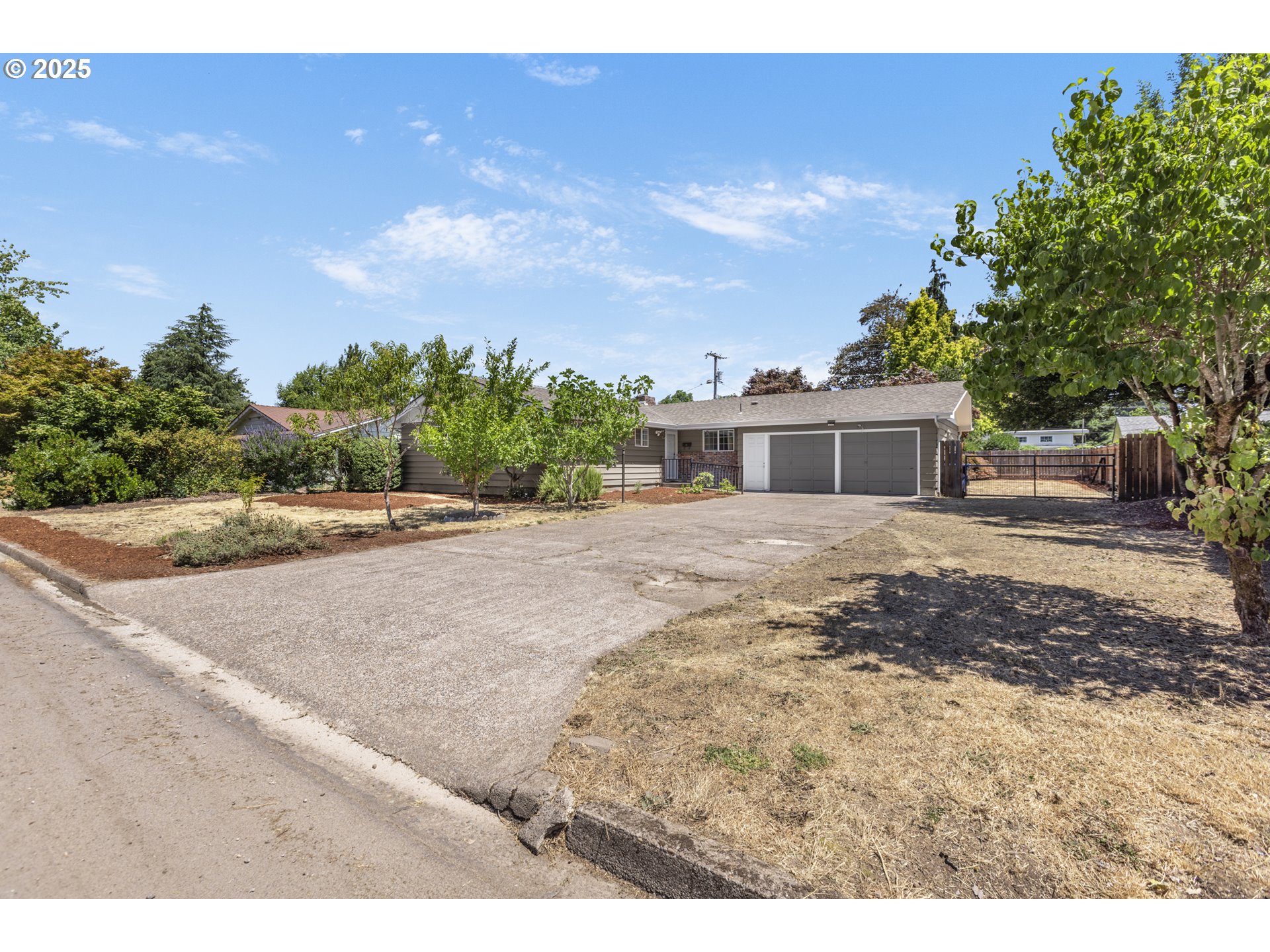 457 Archie Street Eugene, OR 97402 - Photo 47 of 48 a view of a house with a yard