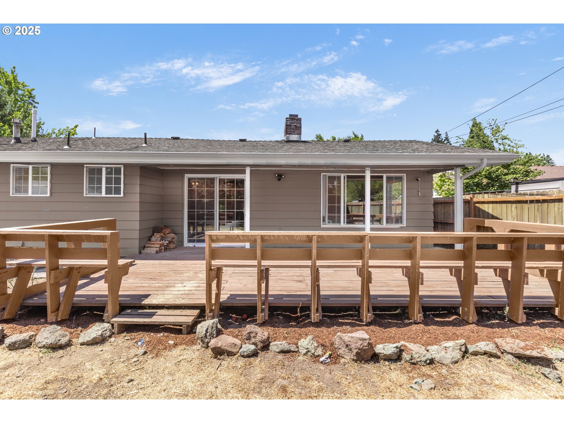 457 Archie Street Eugene, OR 97402 - Photo 5 of 48 a house view with a sitting space