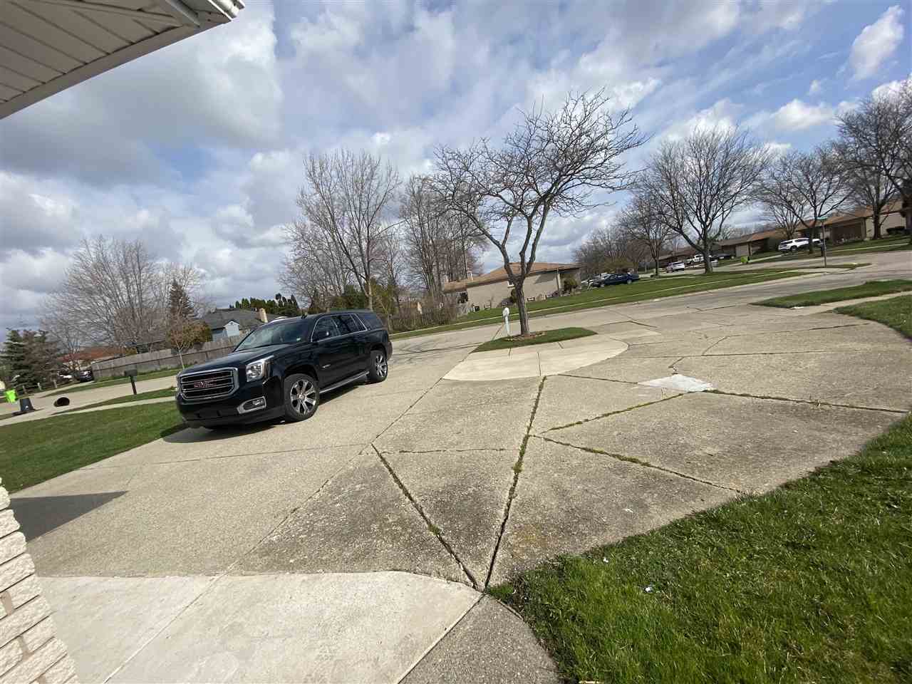 5038 Peekskill Drive Sterling Heights, MI 48310 - Photo 4 of 31 50009914-3.JPG