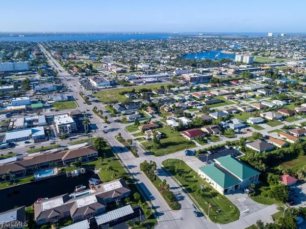 $1,600 | 718 Southeast 46th Lane, Unit 102, Cape Coral, FL 33904
