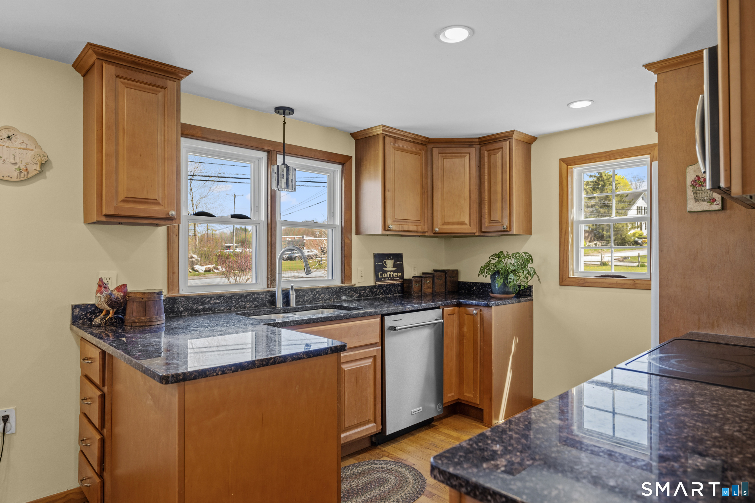 1309 Flanders Road Groton, CT 06355 - Photo 6 of 40