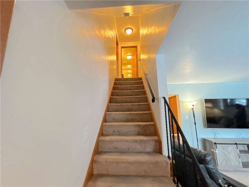 436 Ridge Avenue Springdale, PA 15144 - Photo 5 of 38