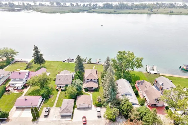 $560,000 | 429 Edgewater Avenue, Algonac, MI 48001