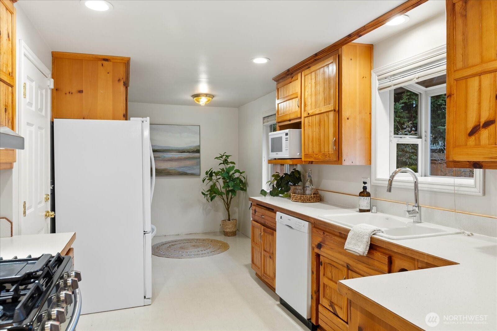 9109 221st Street Southwest Edmonds, WA 98026 - Photo 11 of 40