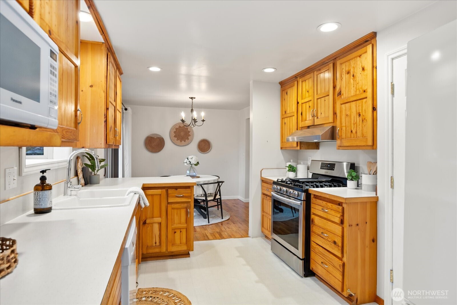 9109 221st Street Southwest Edmonds, WA 98026 - Photo 13 of 40