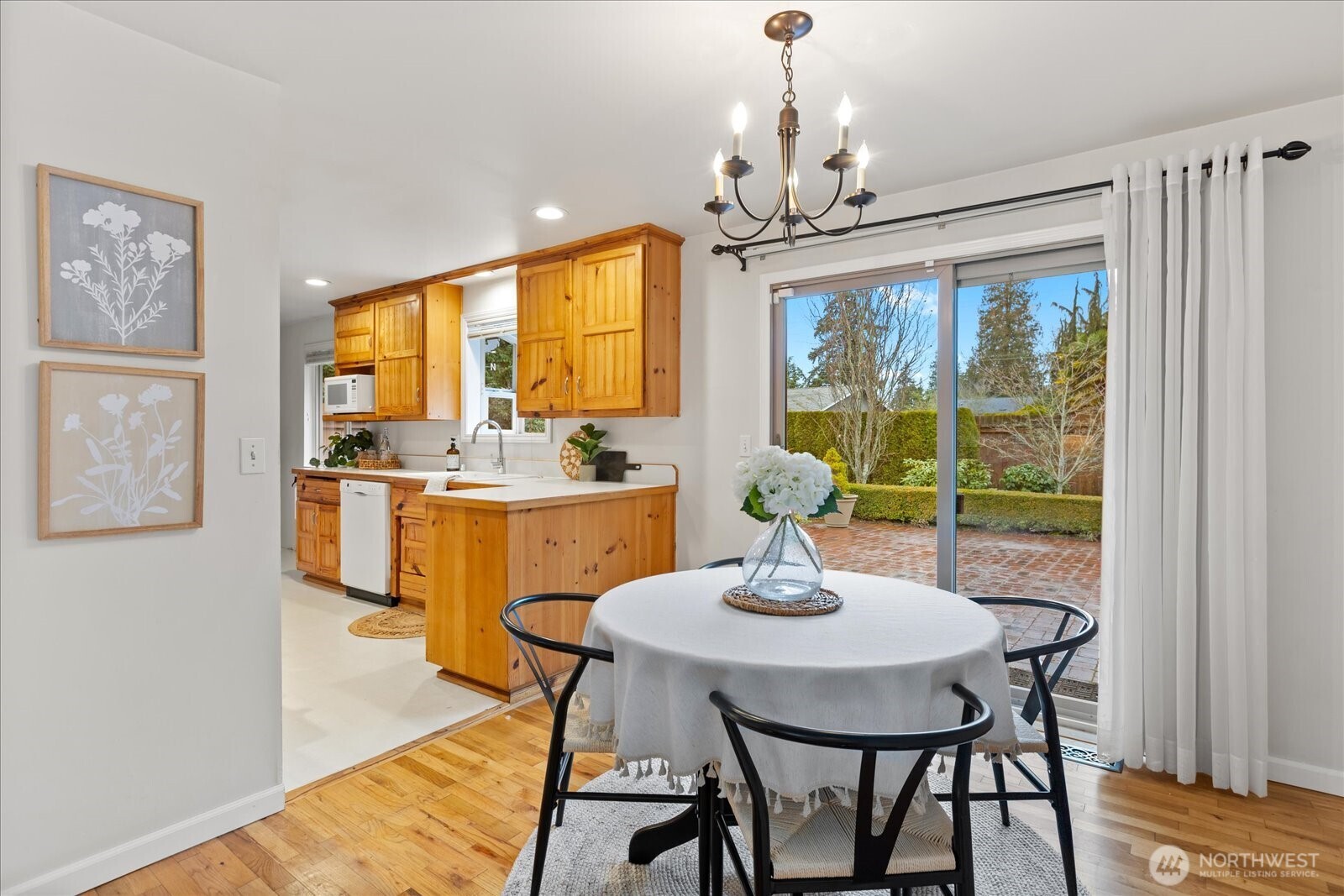 9109 221st Street Southwest Edmonds, WA 98026 - Photo 8 of 40