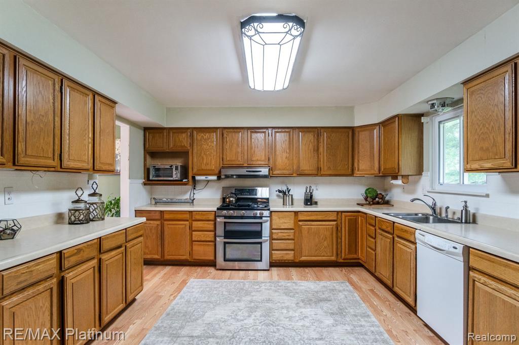 1795 Peavy Road Howell, MI 48843 - Photo 10 of 30