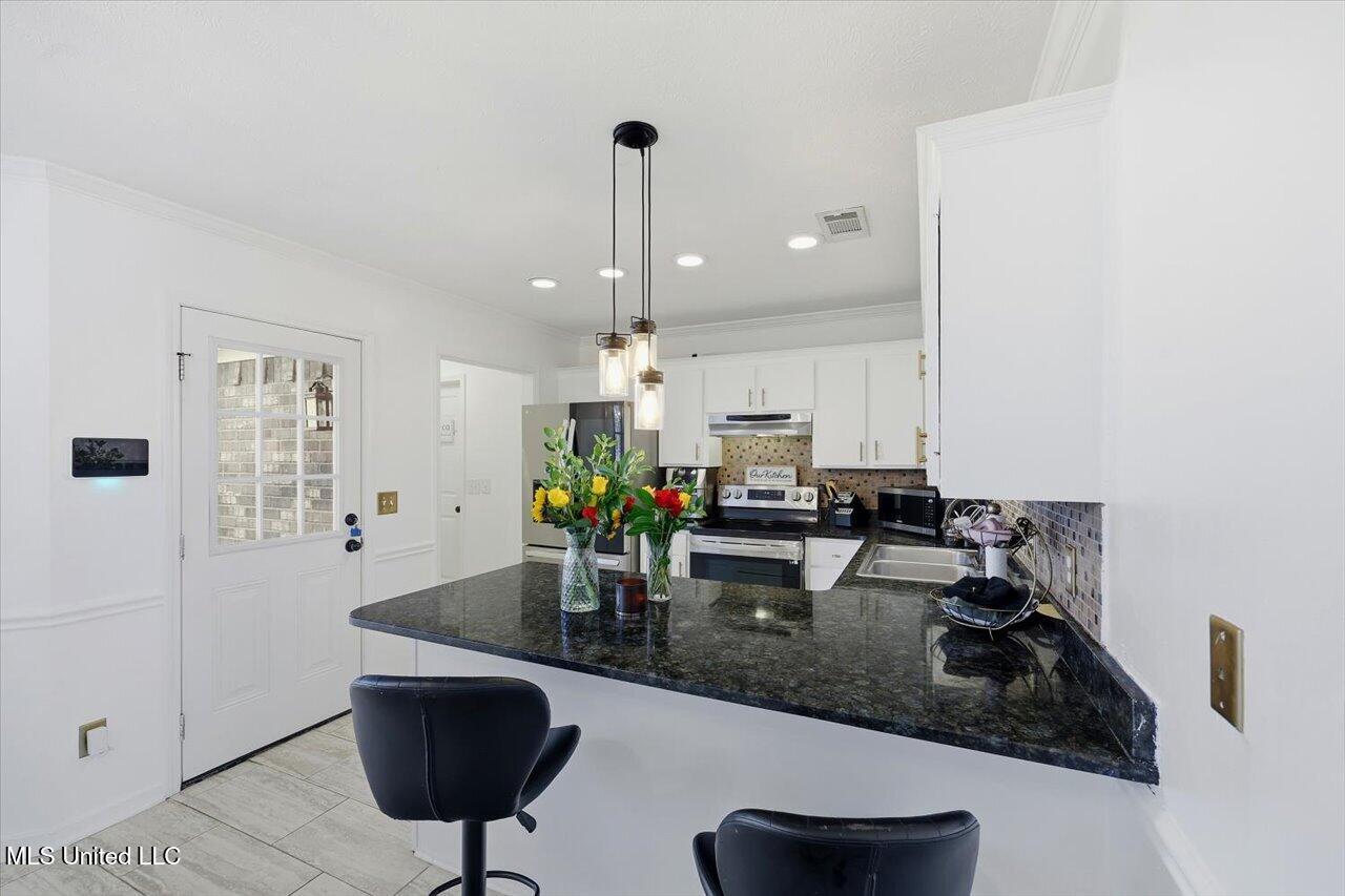 799 Highpoint Drive Byram, MS 39272 - Photo 11 of 28 11-799 Highpoint Dr _ Home Tours MS