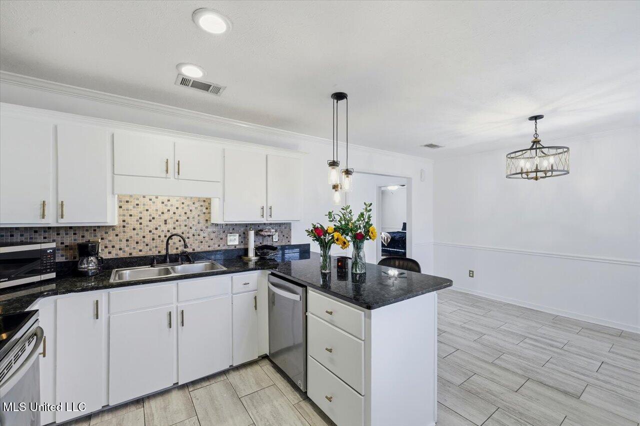 799 Highpoint Drive Byram, MS 39272 - Photo 13 of 28 13-799 Highpoint Dr _ Home Tours MS