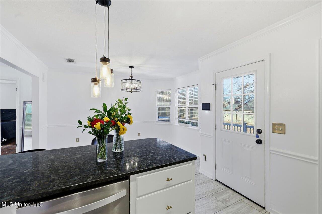 799 Highpoint Drive Byram, MS 39272 - Photo 14 of 28 14-799 Highpoint Dr _ Home Tours MS