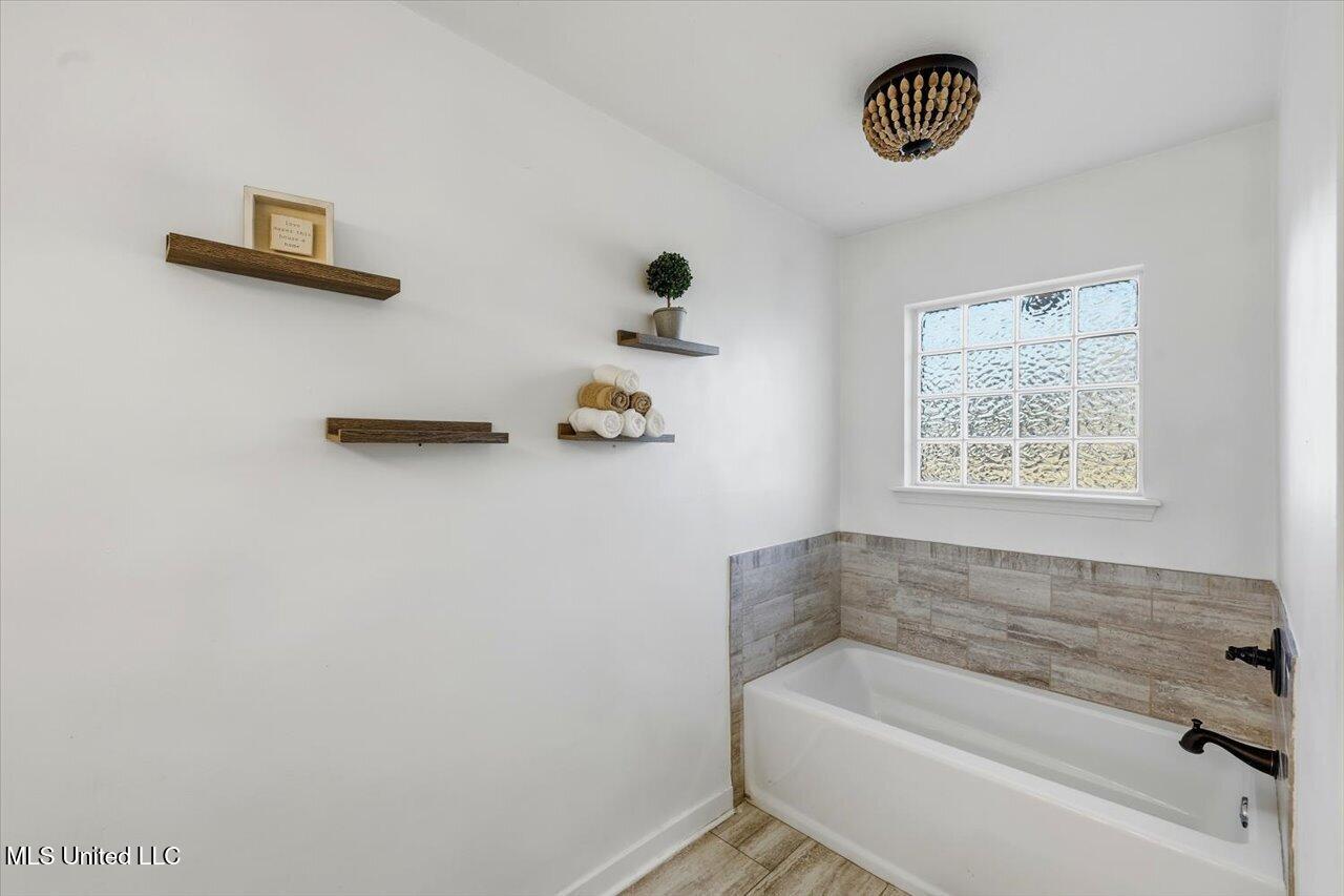 799 Highpoint Drive Byram, MS 39272 - Photo 18 of 28 21-799 Highpoint Dr _ Home Tours MS