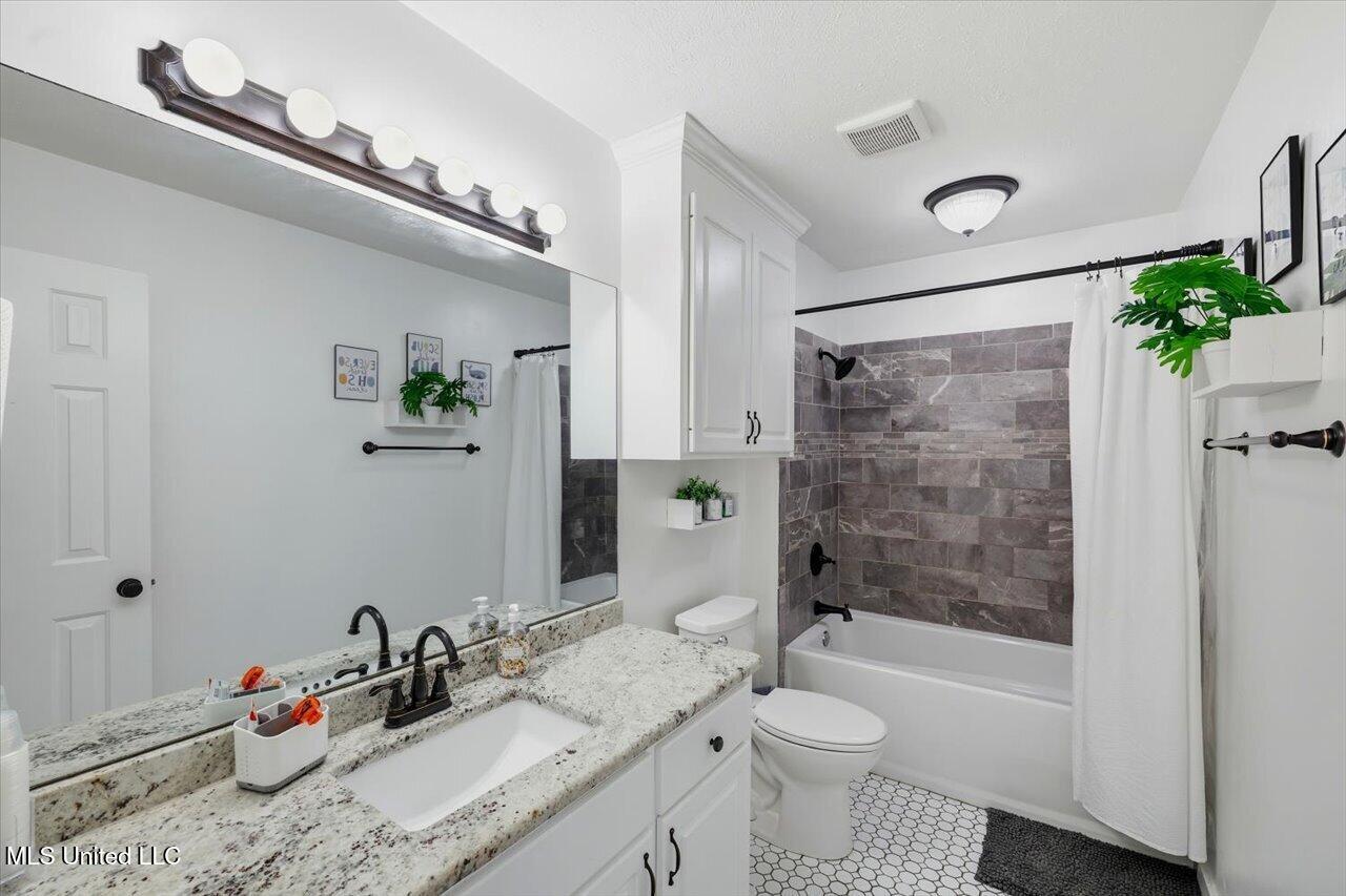 799 Highpoint Drive Byram, MS 39272 - Photo 21 of 28 25-799 Highpoint Dr _ Home Tours MS