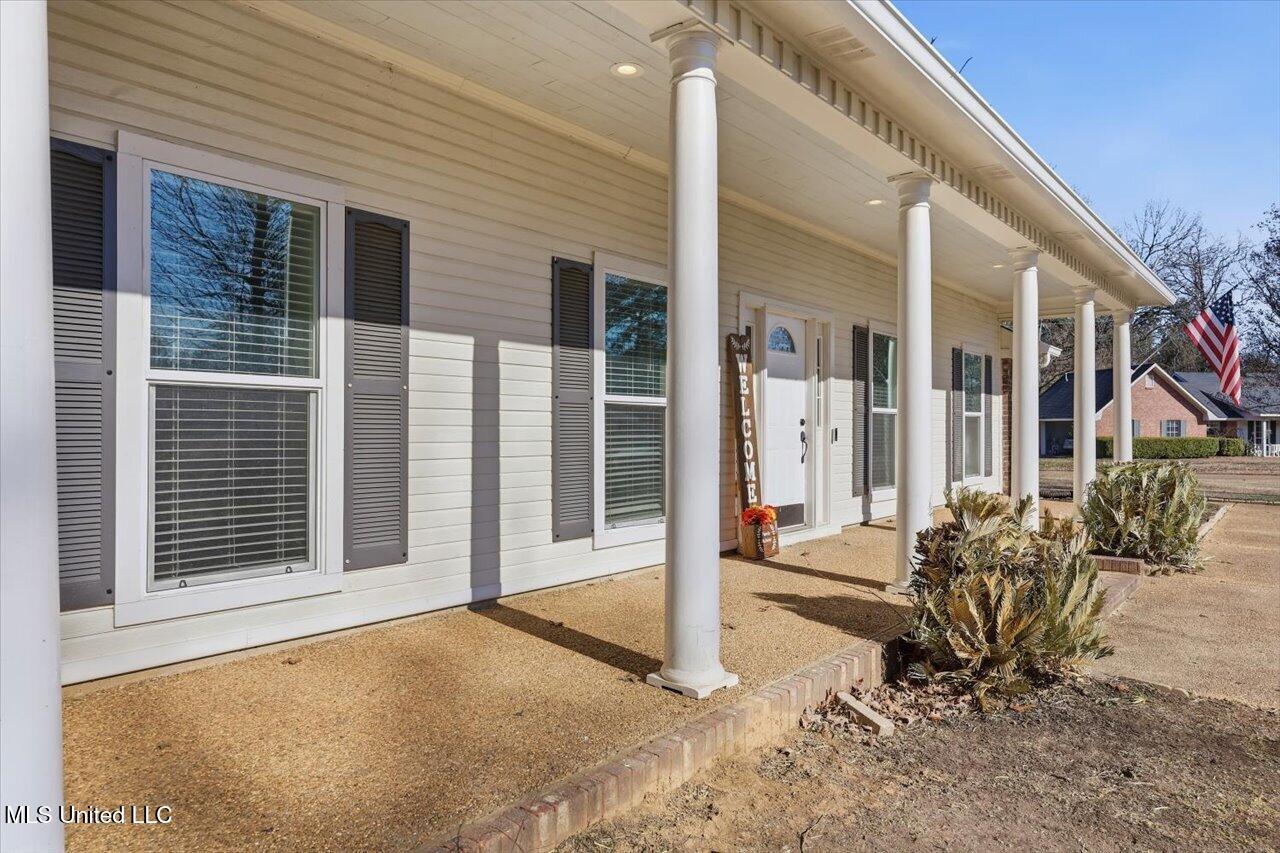 799 Highpoint Drive Byram, MS 39272 - Photo 5 of 28 06-799 Highpoint Dr _ Home Tours MS