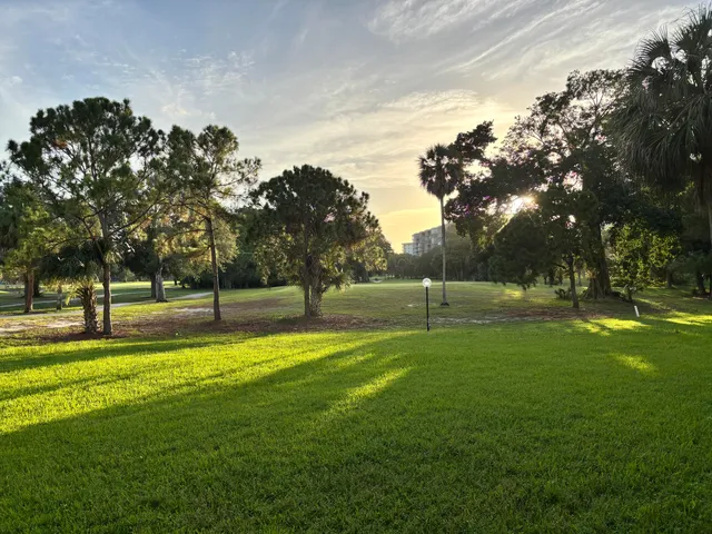 $399,000 | 3960 Oaks Clubhouse Drive, Unit 401, Pompano Beach, FL 33069