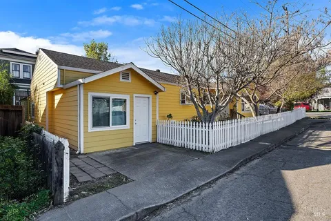 $659,000 | 201 Triplett Drive, Cloverdale, CA 95425