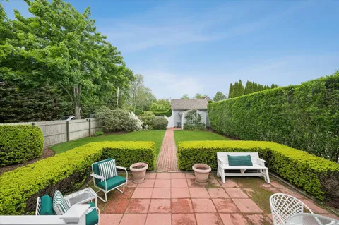 $2,150,000 | 1 Henry Street, Southampton, NY 11968