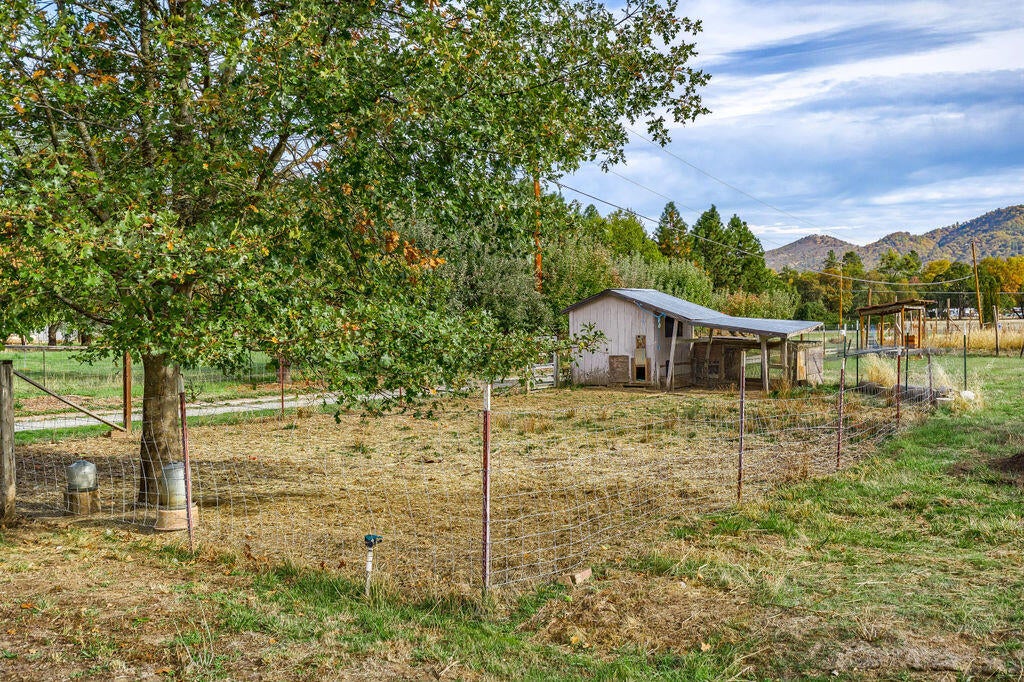 8747 Old Stage Road Central Point, OR 97502 - Photo 59 of 72 OS(60)