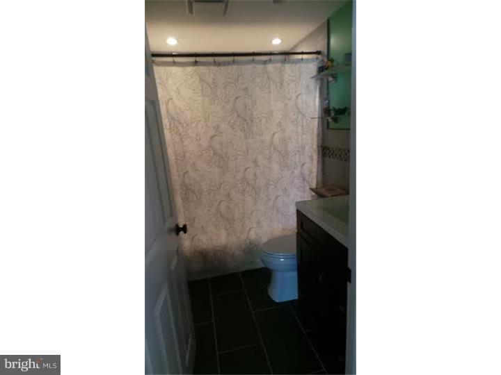428 Rutledge Avenue Folsom, PA 19033 - Photo 15 of 25 Bathroom