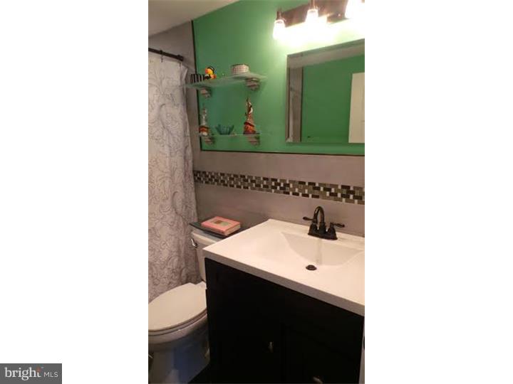 428 Rutledge Avenue Folsom, PA 19033 - Photo 8 of 25 Master Bathroom