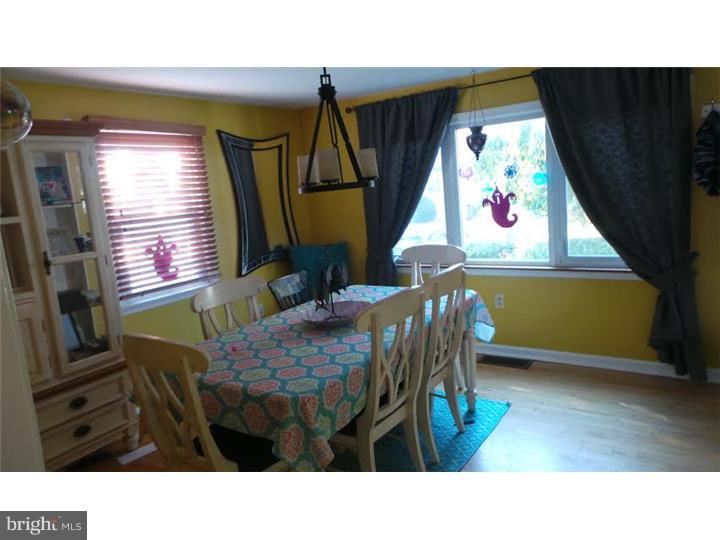428 Rutledge Avenue Folsom, PA 19033 - Photo 9 of 25 Dining Room